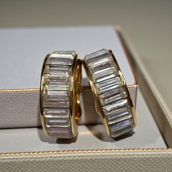 JOAN RIVERS Vintage Gold Plated Chunky Crystal Hoop Clip-on Earrings - Picture 2 of 5